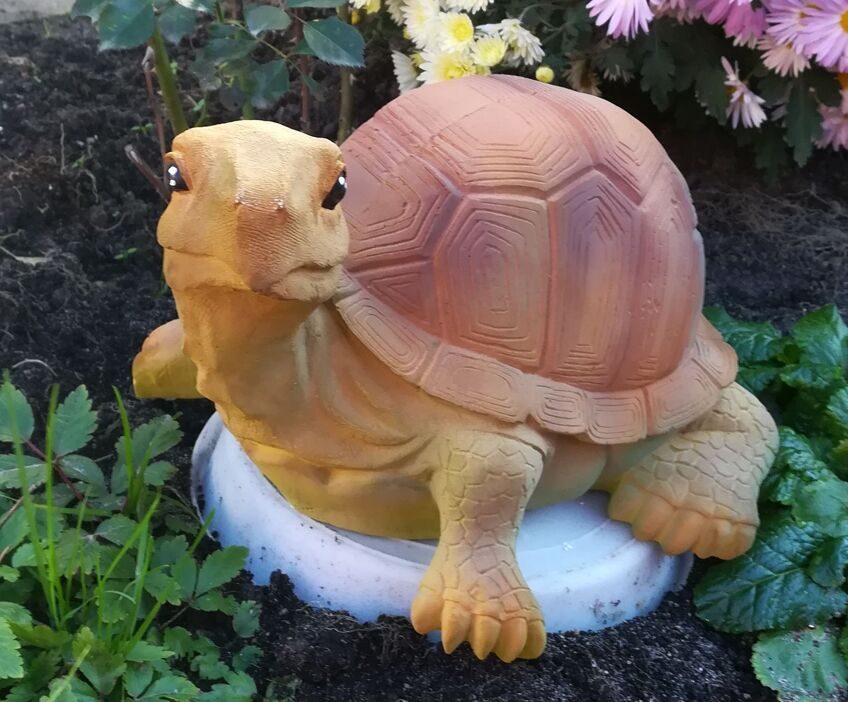 Фигурки черепах в сад